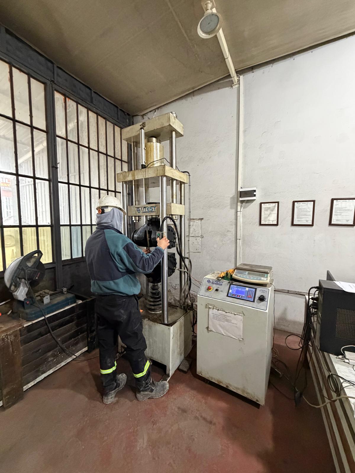 Çelik Çekme Deneyi 1